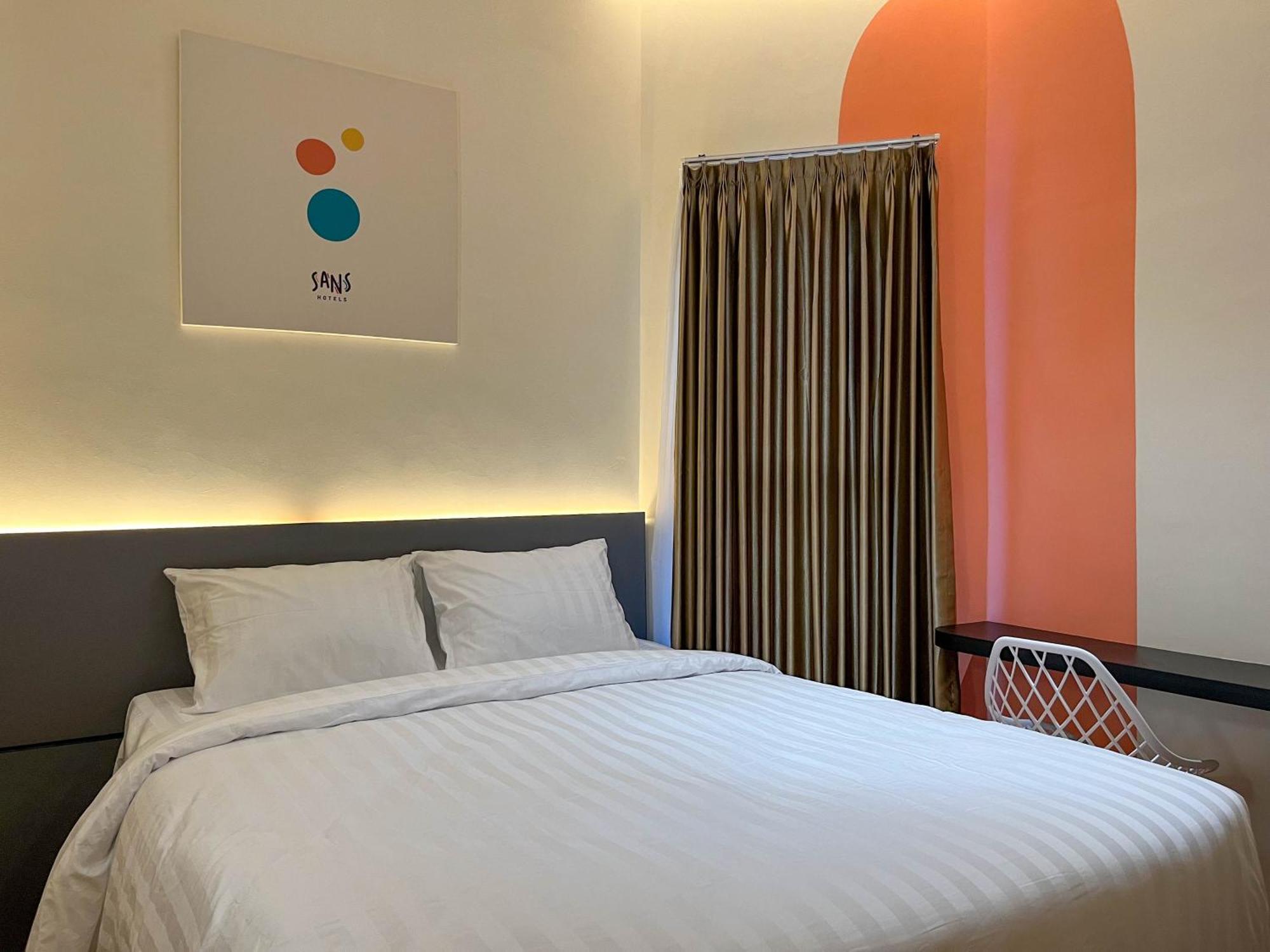 Sans Hotel Premiere Majapahit Semarang Exterior foto