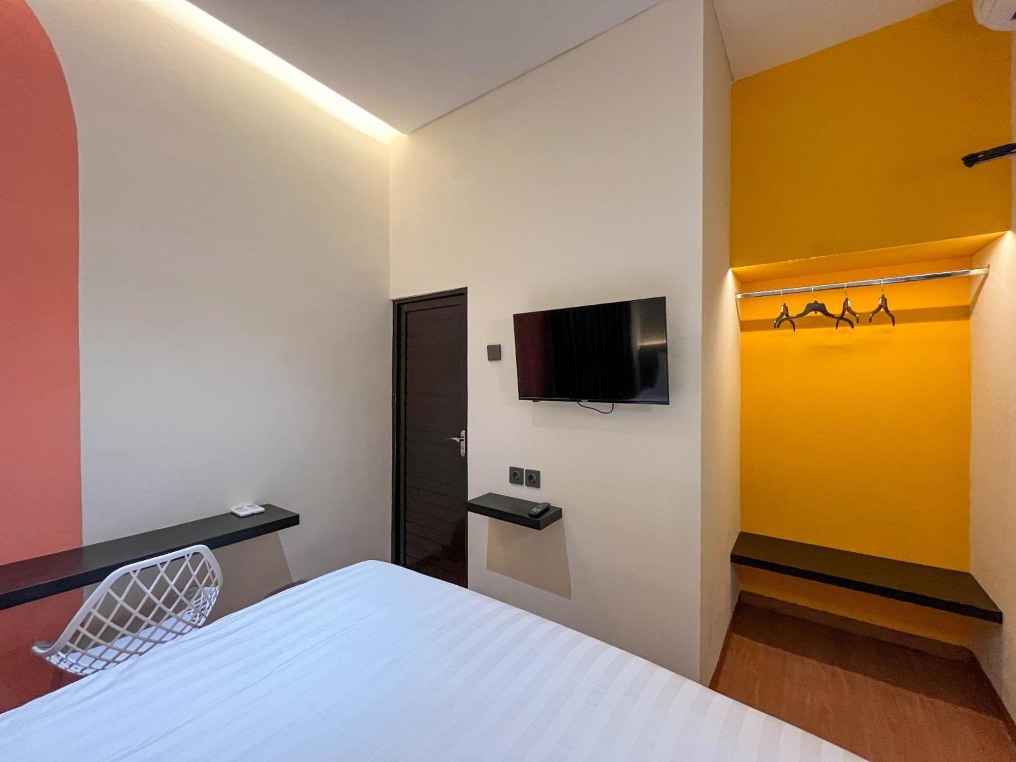 Sans Hotel Premiere Majapahit Semarang Exterior foto