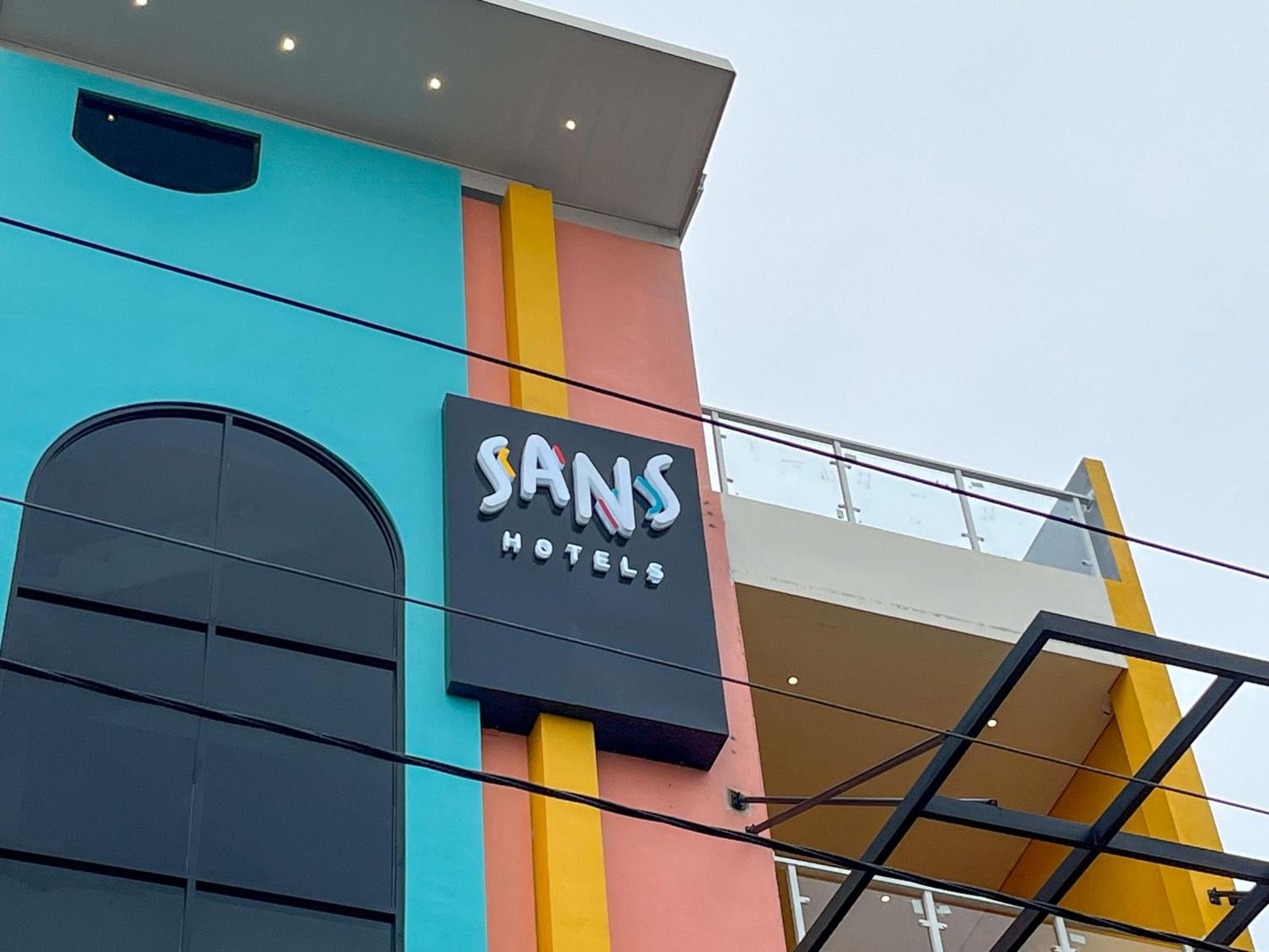 Sans Hotel Premiere Majapahit Semarang Exterior foto