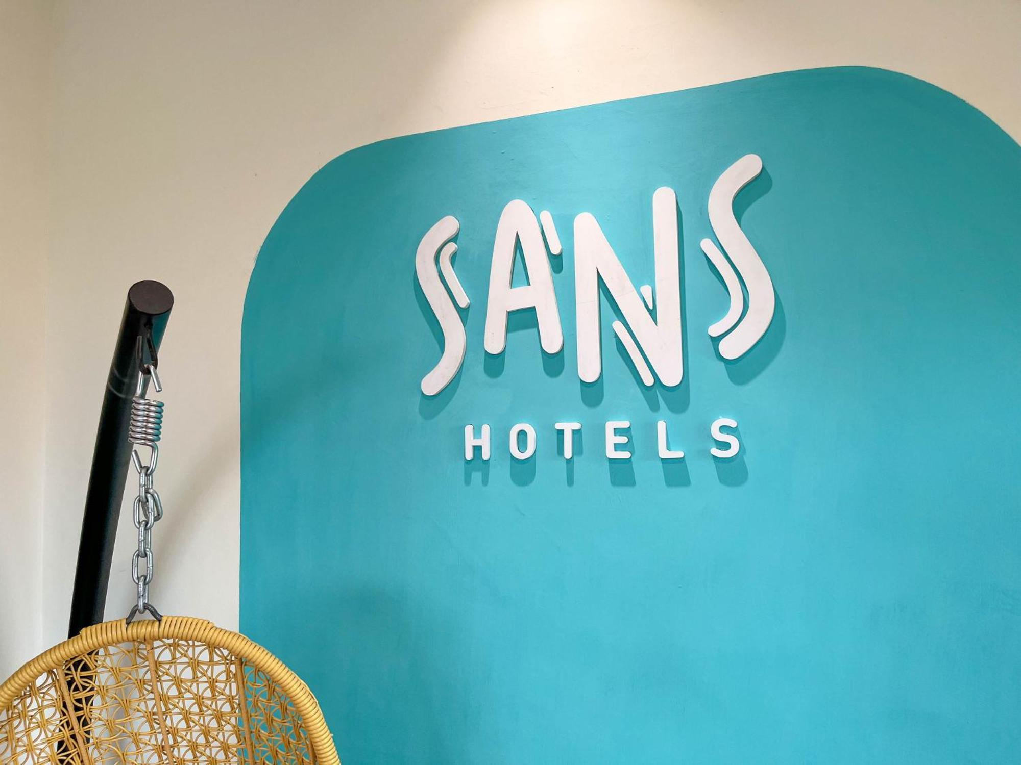 Sans Hotel Premiere Majapahit Semarang Exterior foto