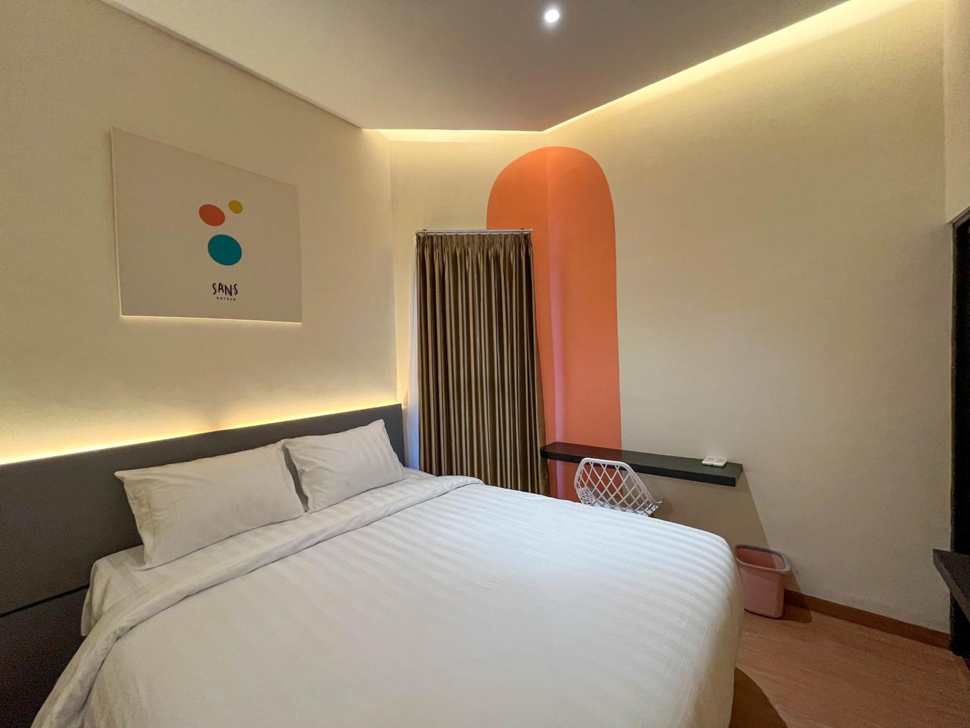 Sans Hotel Premiere Majapahit Semarang Exterior foto