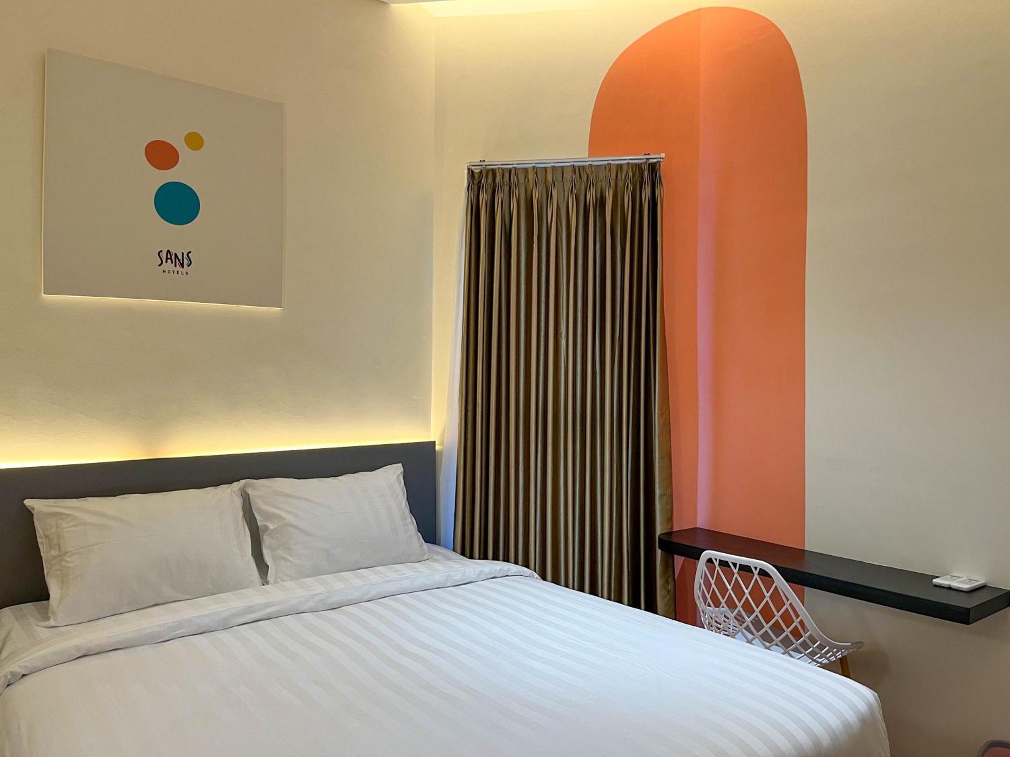 Sans Hotel Premiere Majapahit Semarang Exterior foto