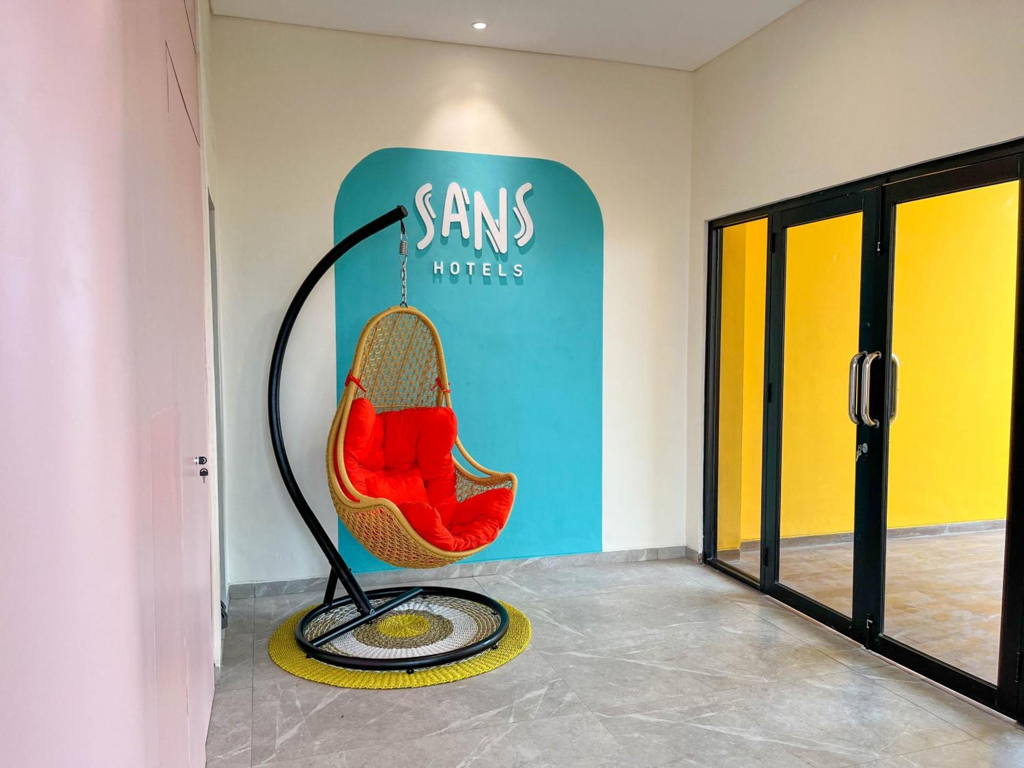 Sans Hotel Premiere Majapahit Semarang Exterior foto