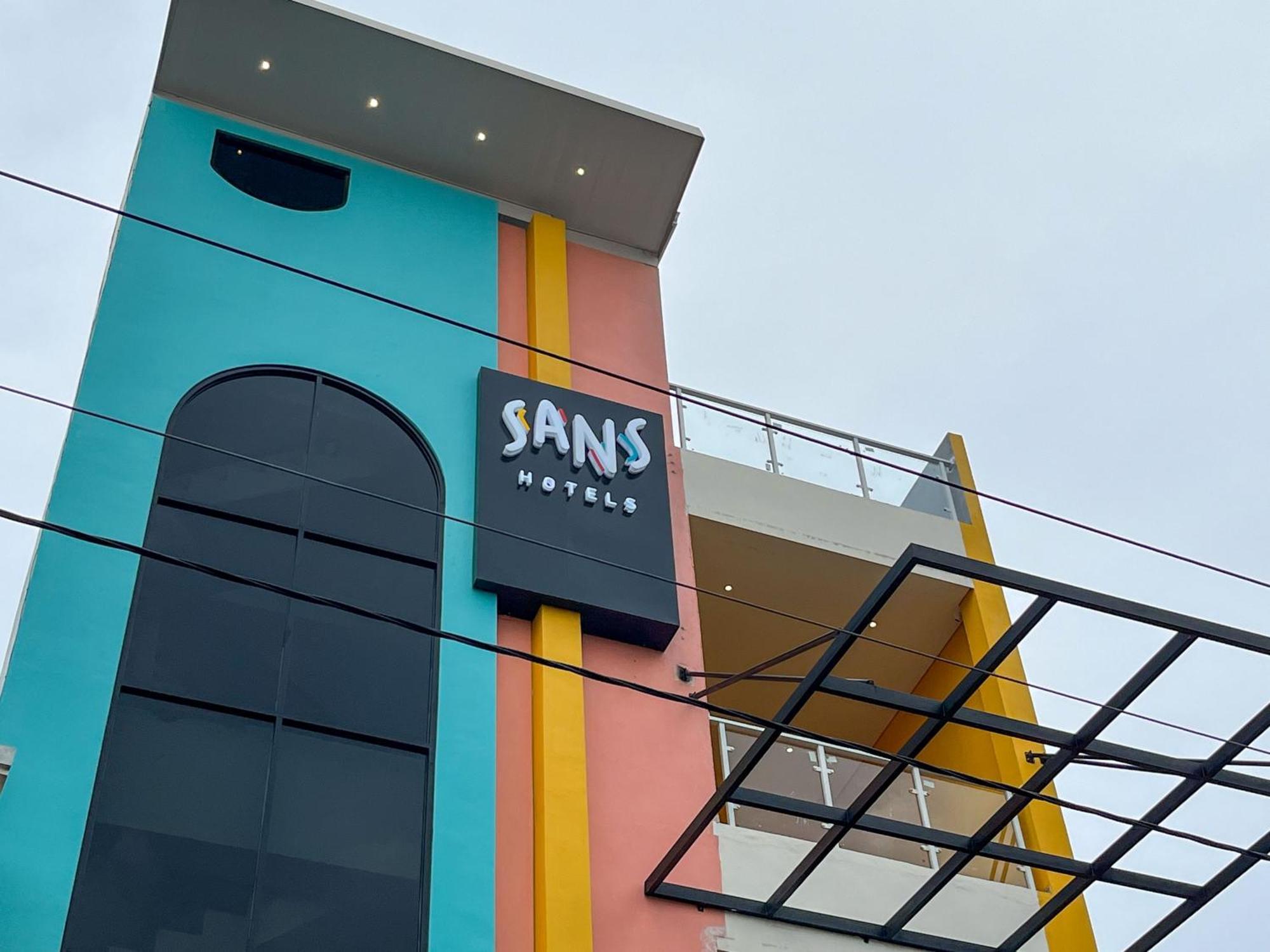 Sans Hotel Premiere Majapahit Semarang Exterior foto